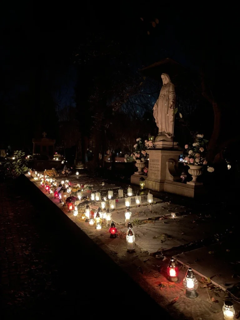 photo_2025-10-27-21.04.24-768x1024 День всех святых в Польше — 1 ноября: традиции, история, советы для посещения