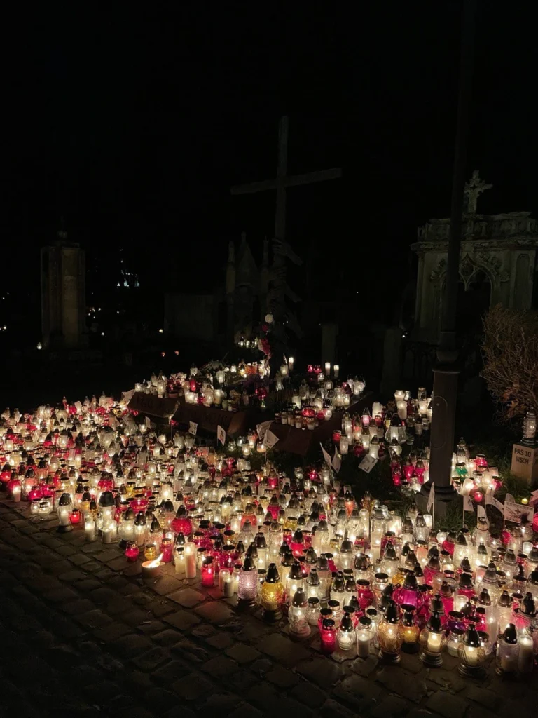 photo_2025-10-27-21.04.27-768x1024 День всех святых в Польше — 1 ноября: традиции, история, советы для посещения